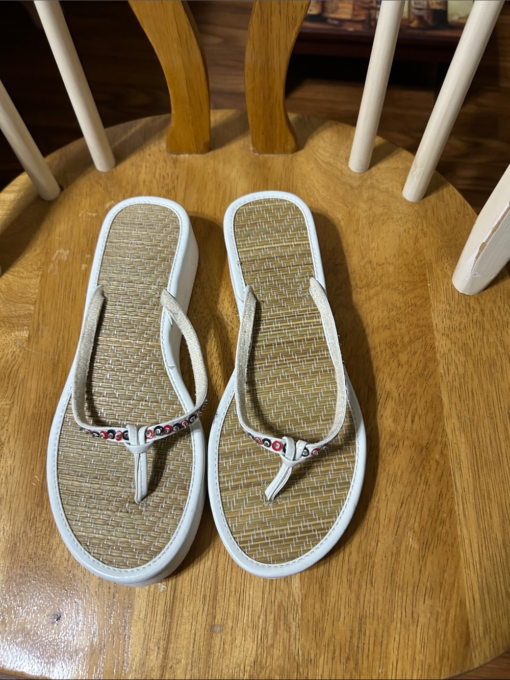 Women’s White Straw-Textured Flip Flop Sandals